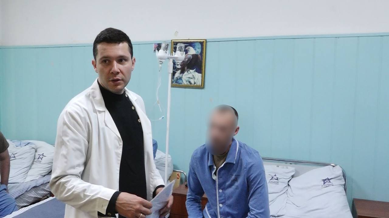 Алиханов навестил в госпитале участников СВО Алиханов навестил в госпитале участников СВО