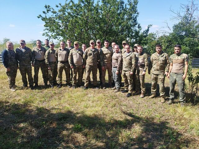 Калининградцам под Запорожьем Алиханов привёз антидроновые ружья Калининградцам под Запорожьем Алиханов привёз антидроновые ружья