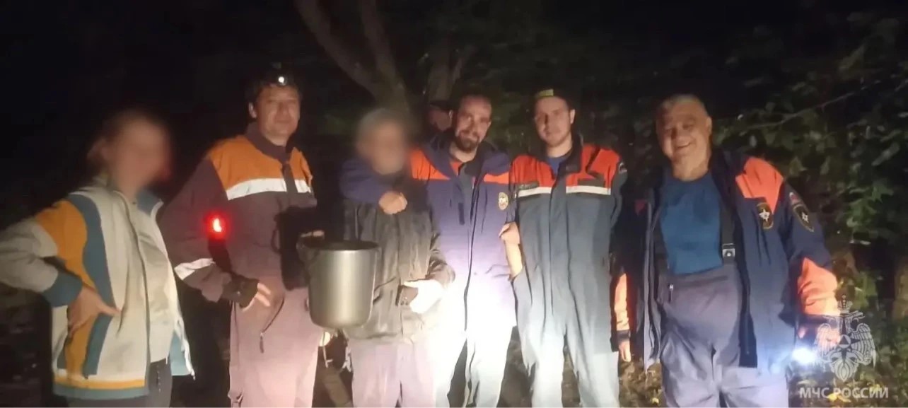 В Зеленоградском округе спасатели вывели из леса заблудившегося мужчину В Зеленоградском округе спасатели вывели из леса заблудившегося мужчину