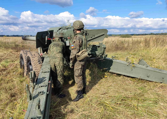 Под Калининградом мобилизованные военнослужащие осваивали «Гиацинт» Под Калининградом мобилизованные военнослужащие осваивали «Гиацинт»
